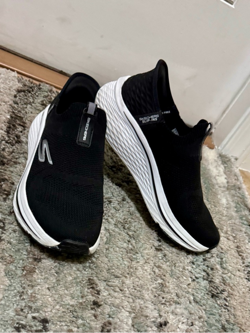 Skechers Women's Black & White Slip-Ins Size 8-1/2 Athletic Sneakers